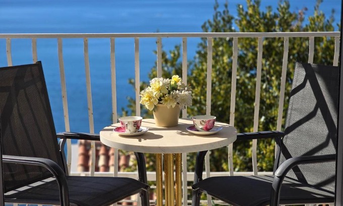 Lozica Apartment | Bright and Welcoming Indy's Sunny Apartment - Family Friendly