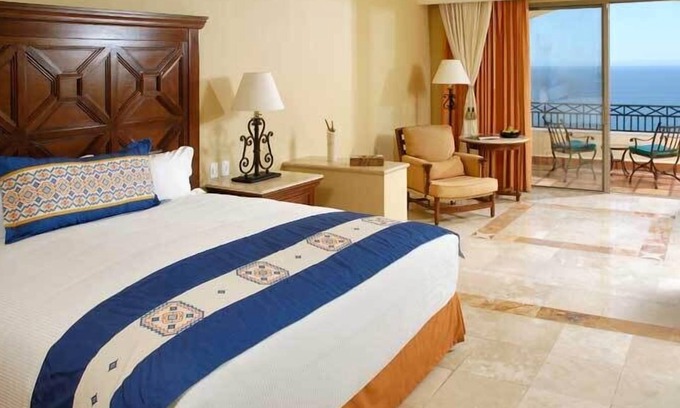 Paraiso Escondido Apartment | Budget-Friendly Five-Star Oceanfront Escape with Breakfast
