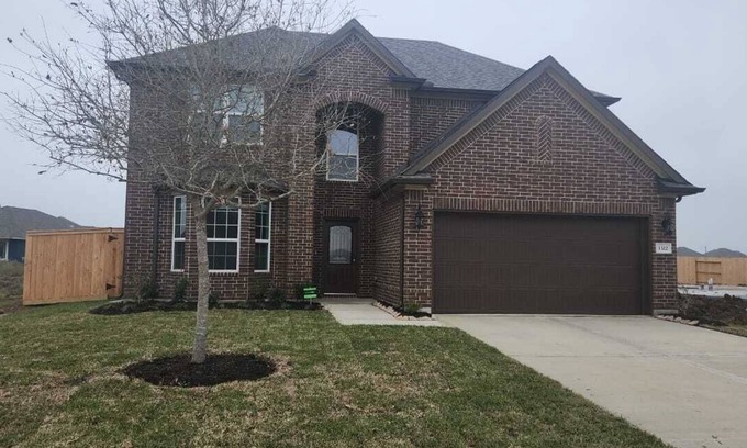 Iowa Colony House | Indulge in Infinite Comfort with Ocean Views & Spa Access