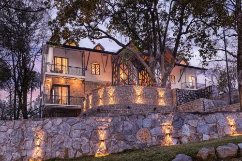 Palampur Hotel | Experience Infinitea Dakbunglow with Pool & Ocean Views