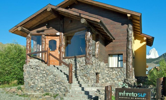 El Chalten Hotel | Discover Infinito Sur: Family Retreat with Hot Tub Amenities