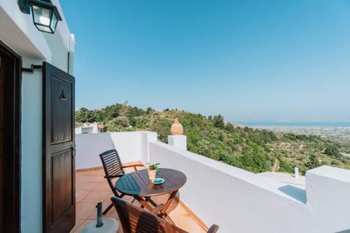 Lagoudi Zia Apartment | Infinity I - Stylish Apartment with Views