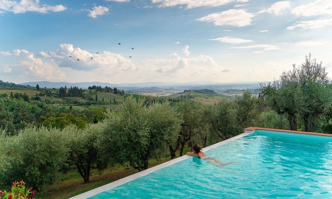 San Filippo House | Relax at the Infinity Pool in Chianti - Guest Rated 10/10