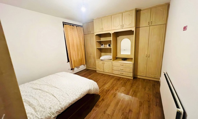 Wembley Central House | Inviting Stay at Infinity Lodge with Breakfast Included