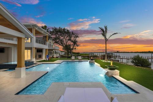 Totem Park House | Exclusive Infinity Pool Paradise | 4-Star Waterfront Retreat