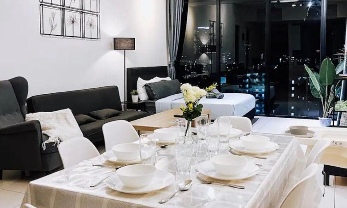 George Town Apartment | Infinity Pool Skyline Suite in Georgetown Awaits You