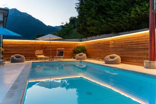 Canale di Tenno Apartment | Idyllic Villa Sogno on Lake Garda with Pool & Ocean Views