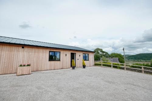 Settle House | Discover Ingleborough Lodge: Rated 9/10 by Guests