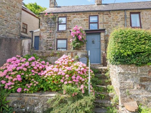 Little Haven House | Inviting Inglenook Cottage: 4-Star Family-Friendly Retreat
