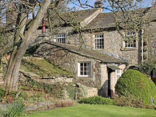 Kettlewell House | Family-Friendly Inglenook Cottage: A 4-Star Stay Awaits