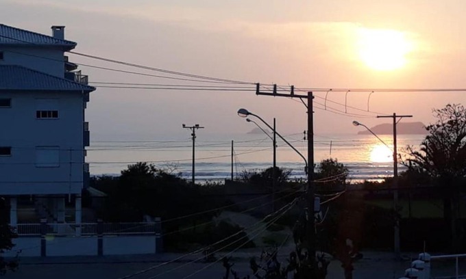 Ingleses Norte Apartment | Ocean View Retreat: 10/10 Rated, Steps from the Beach