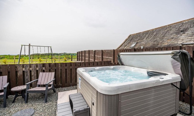 Kirkcudbright House | Family-Friendly Ingleston Farm Cottages No 2 Awaits You