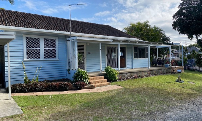 Iluka House | Unwind at Iluka Blue Beach House with Oceanfront Pool