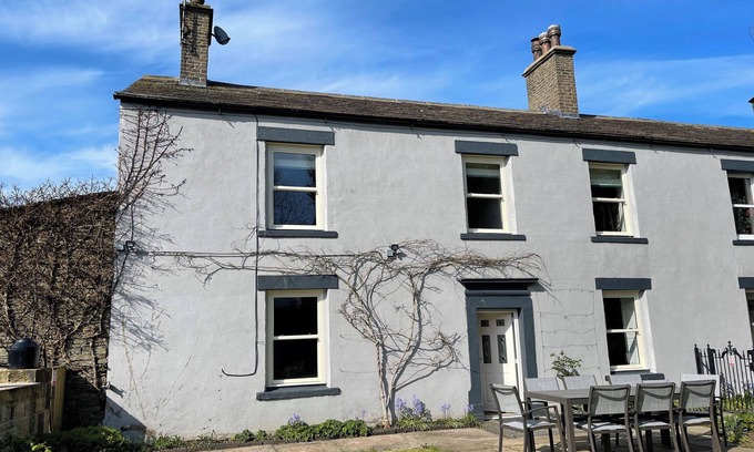 Hawes Cottage | Pet-Friendly INGS HOUSE: Character Cottage in Hawes