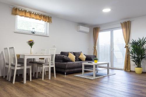 Zasip Apartment | Explore ININ Apartments: Family-Friendly with Hot Tub Access