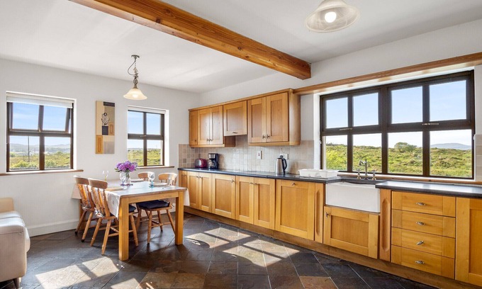 Connemara House | Scenic Inishnee Haven with Breathtaking Sea and Mountain Views