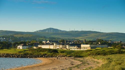 Buncrana Hotel | Relax at Inishowen Gateway Hotel with Oceanfront Amenities