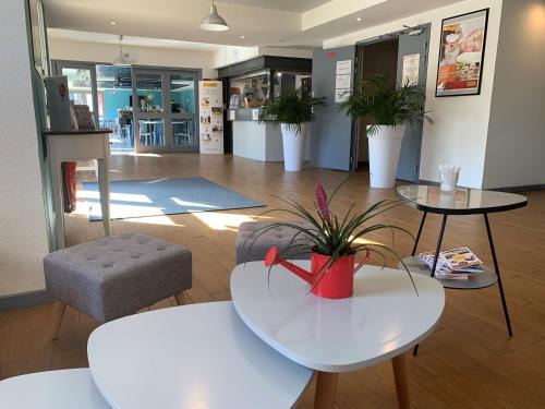 Chambray-les-Tours Hotel | Pet-Friendly Comfort at initial by balladins Tours Sud