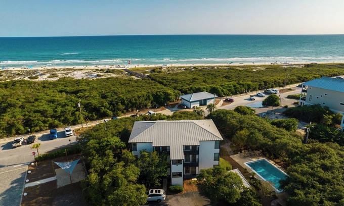Inlet Beach Condo | Inlet Dunes 203: Dream Getaway Steps from Beach & Pool