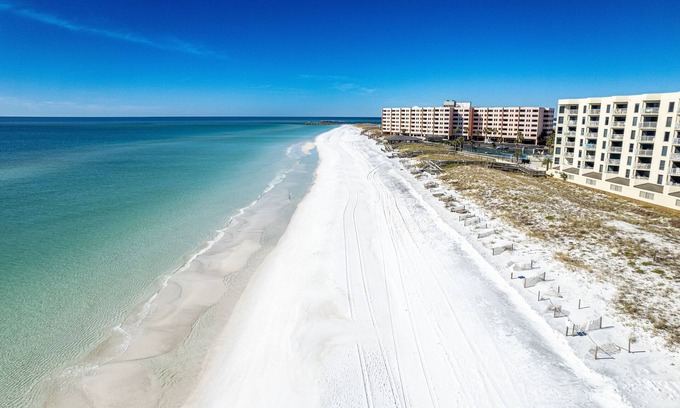 Holiday Isle Condo | Oceanfront Inlet Reef 210: Pet-Friendly Condo Retreat