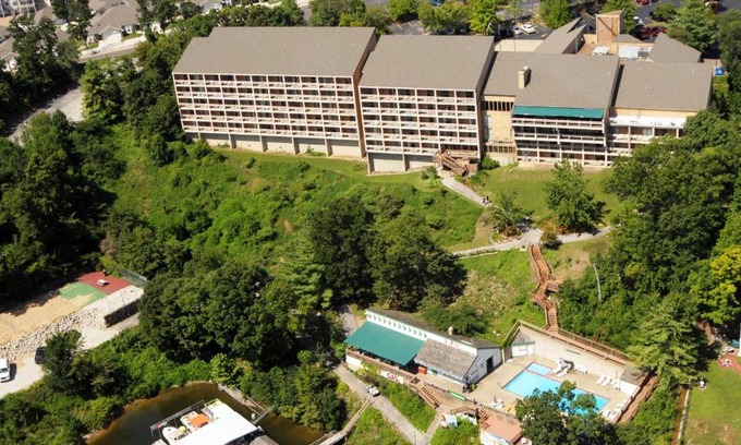 Osage Beach Hotel | Oceanfront Retreat at Inn at Grand Glaize with Spa & Pool