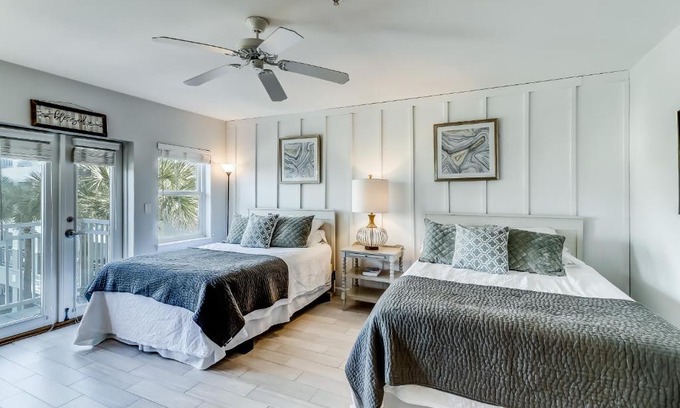 Gulf Place Hotel | Relax at Inn at Gulf Place with Pool and Hot Tub Access