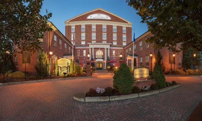 Middletown Hotel | Inviting Inn at Middletown: Pool, Breakfast & Family Friendly