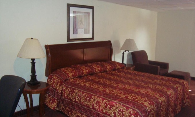 Monticello Hotel | Pet-Friendly Inn at Monticello: Family & Accessible Stay