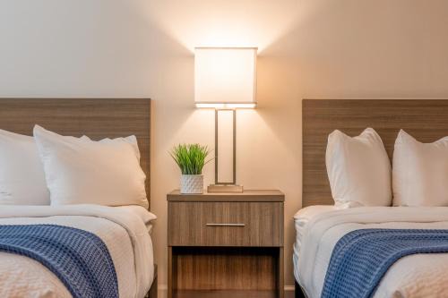 Moss Landing Hotel | Family-Friendly Stays at Inn At Moss Landing Point