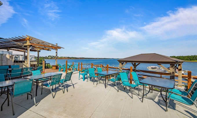 Bayview Hotel | Relax at the Inn at the Pier: Family-Friendly Amenities Await