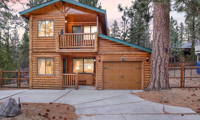 Eagle Mountain Estates Cabin | Discover INN Between Pines: Oceanfront Getaway Awaits