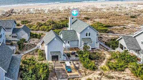 Flora's Bluff House | Pet-Friendly Inn Denial with Ocean View & Child-Friendly Stay
