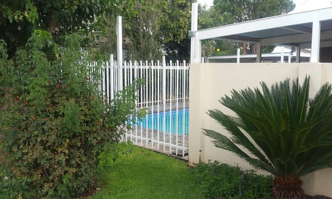 De Aar Bed & Breakfast | Exceptional Inn Excellence B&B with Pool and Breakfast