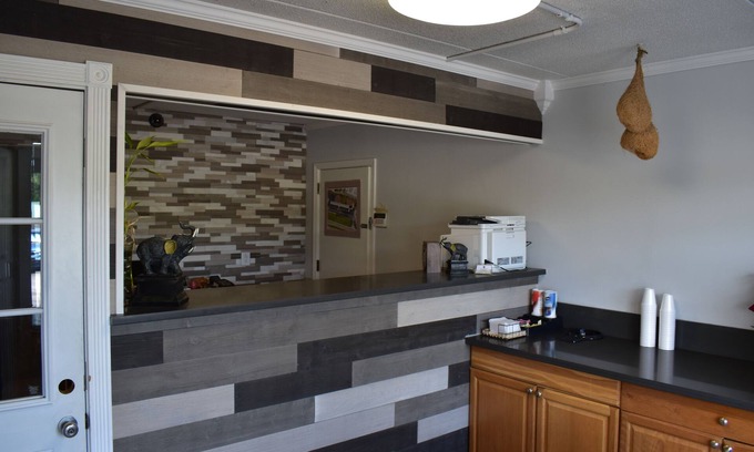 Lenoir City Hotel | Welcoming Inn of Lenoir Motor Lodge: Family-Friendly Retreat