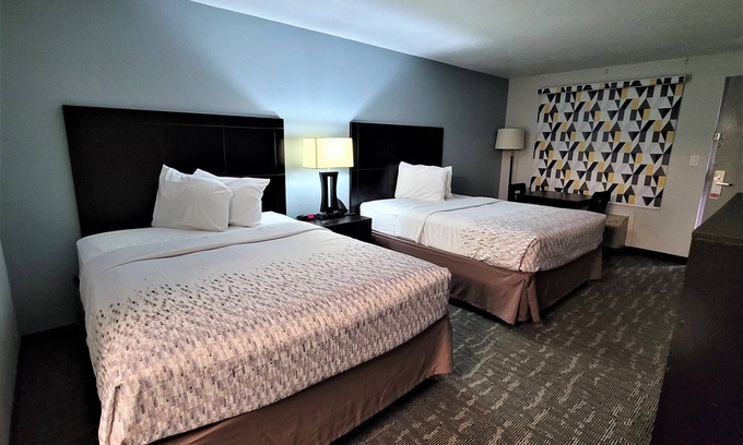 Rockwall Hotel | Cozy Inn of Rockwall: Family-Friendly with Breakfast & Dining