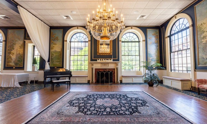 Central Business District Hotel | Top-Rated Inn on Broadway with Family-Friendly Amenities