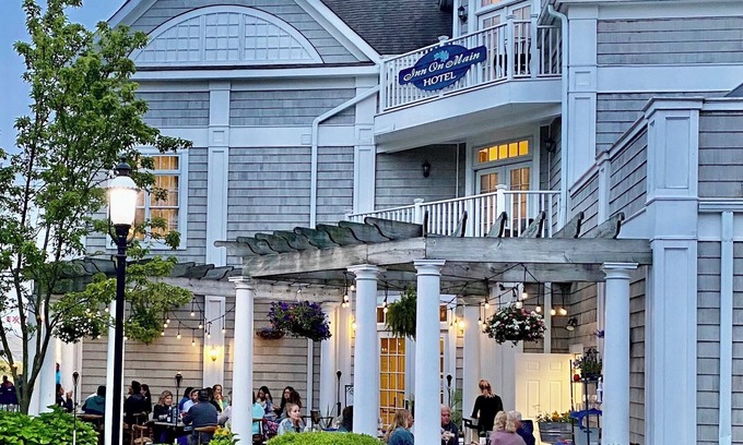 Manasquan Hotel | Welcoming Inn on Main Hotel: 4-Star Stay with Breakfast