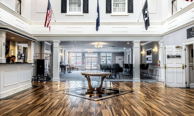 Greenwood Hotel | Discover Inn on the Square: Guest Rated 9.2 with Great Amenities