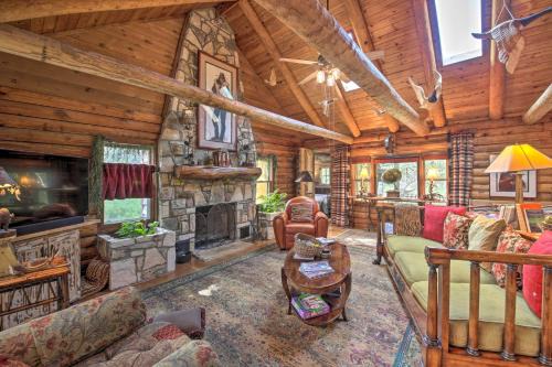 Wimberley House | Family Cabin Retreat with Hot Tub & Fire Pit – 10/10 Rated