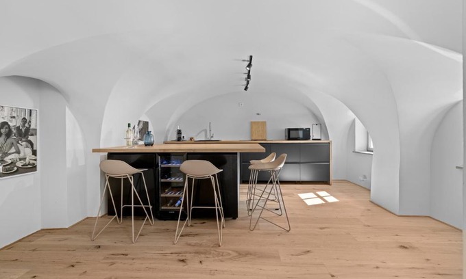 Innenstadt Apartment | Prime Location Hotel Near Rathaus with Family-Friendly Amenities