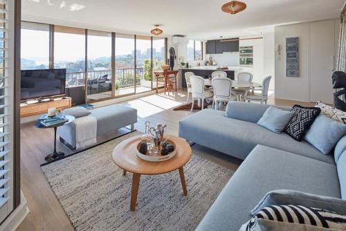 Woolloomooloo Apartment | Scenic Inner City Harbour Views with Pool and Parking