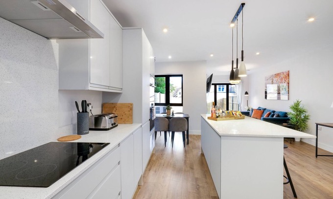 Coulsdon West House | Innovative Executive 5 Bedroom Home in Purley