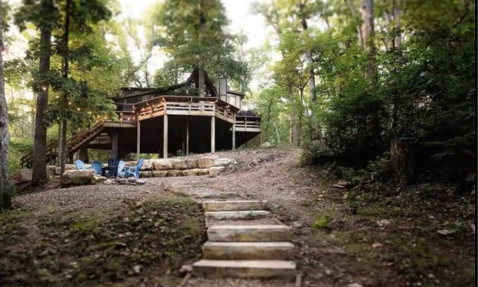 Innsbrook Ski Chalet | Innsbrook Falls Hideaway: Lakefront Chalet with Firepit