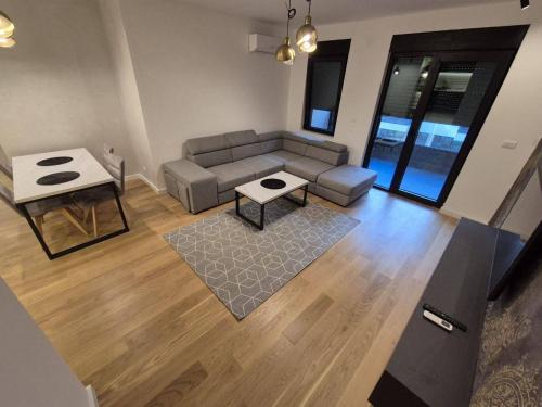 Kosicke Olsany Apartment | Inovácie Juzefs Ikurta