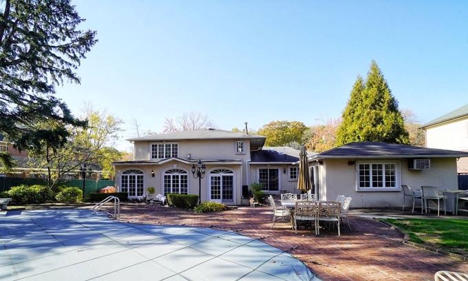 Todt Hill House | Inquire for special marathon and even rates. Long-time host.