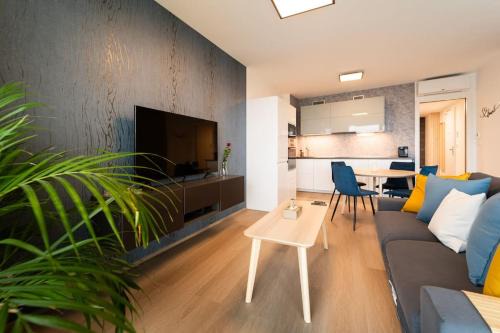 Brno-stred Apartment | Convenient Studio in Brno-Center with Parking Access