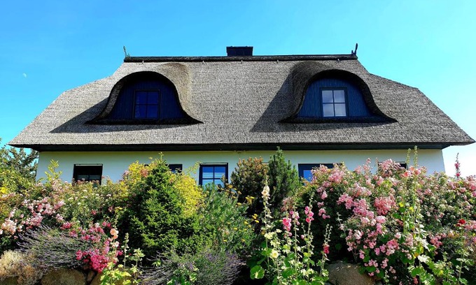 Gager House | Cozy Insel Landhaus Bernstein: Oceanfront Retreat Awaiting You