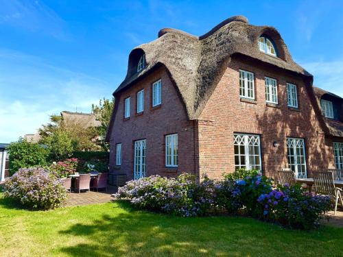Großdunsum House | Inselblick: 4-Star Hotel with Pet-Friendly Amenities