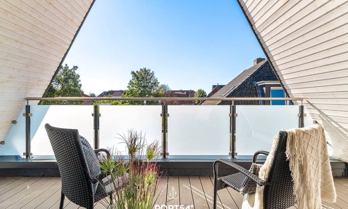 Daenschendorf Apartment | Insellodge Fehmarn: Modern Retreat with Oceanfront Spa