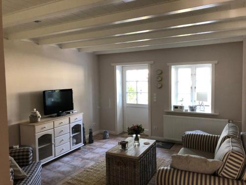 Wrixum Apartment | Discover Inseltraum: Family-Friendly Retreat Rated 9/10